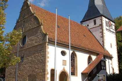 Zur Lambertuskirche in Pfaffenhofen